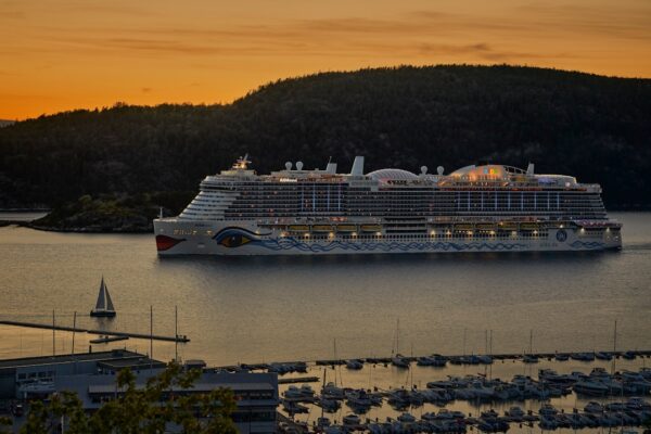 Discover Virgin Cruises: Book with a Travel Agent Photo Cruise ship